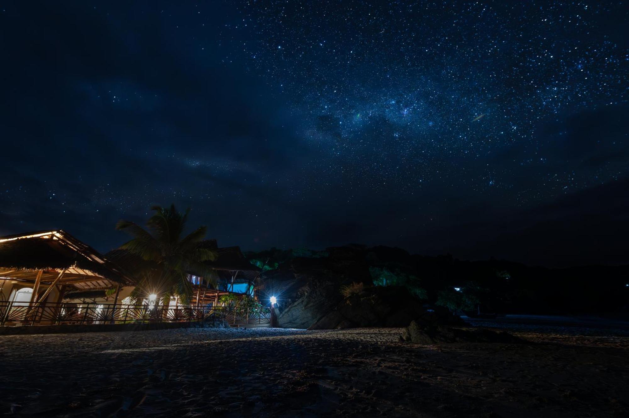 Shambala Madagascar: Beachfront Lodge And Adventures Ambolobozo Bagian luar foto