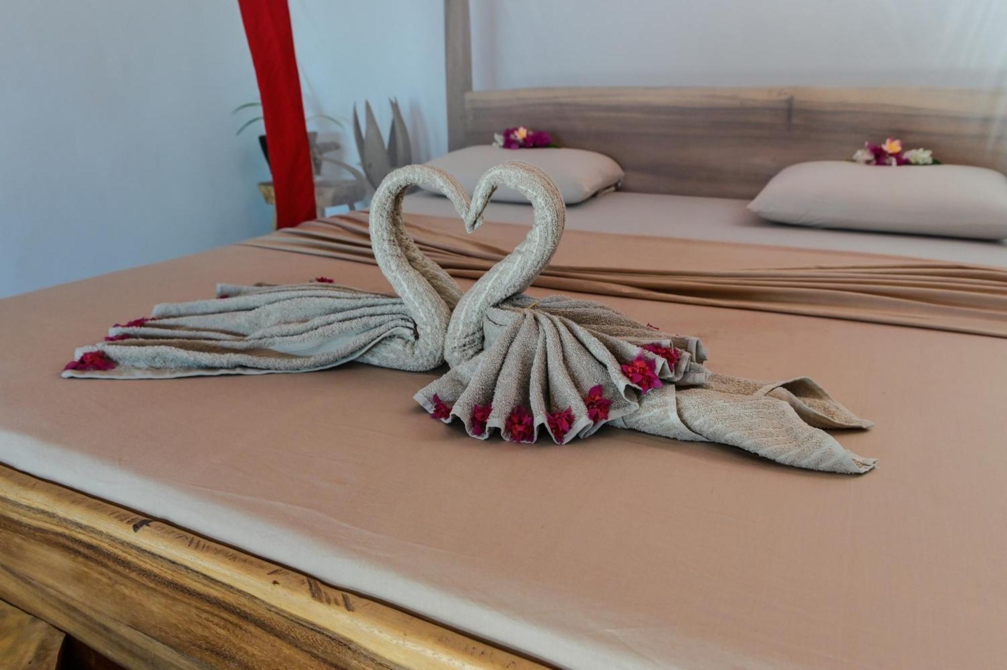 Shambala Madagascar: Beachfront Lodge And Adventures Ambolobozo Bagian luar foto