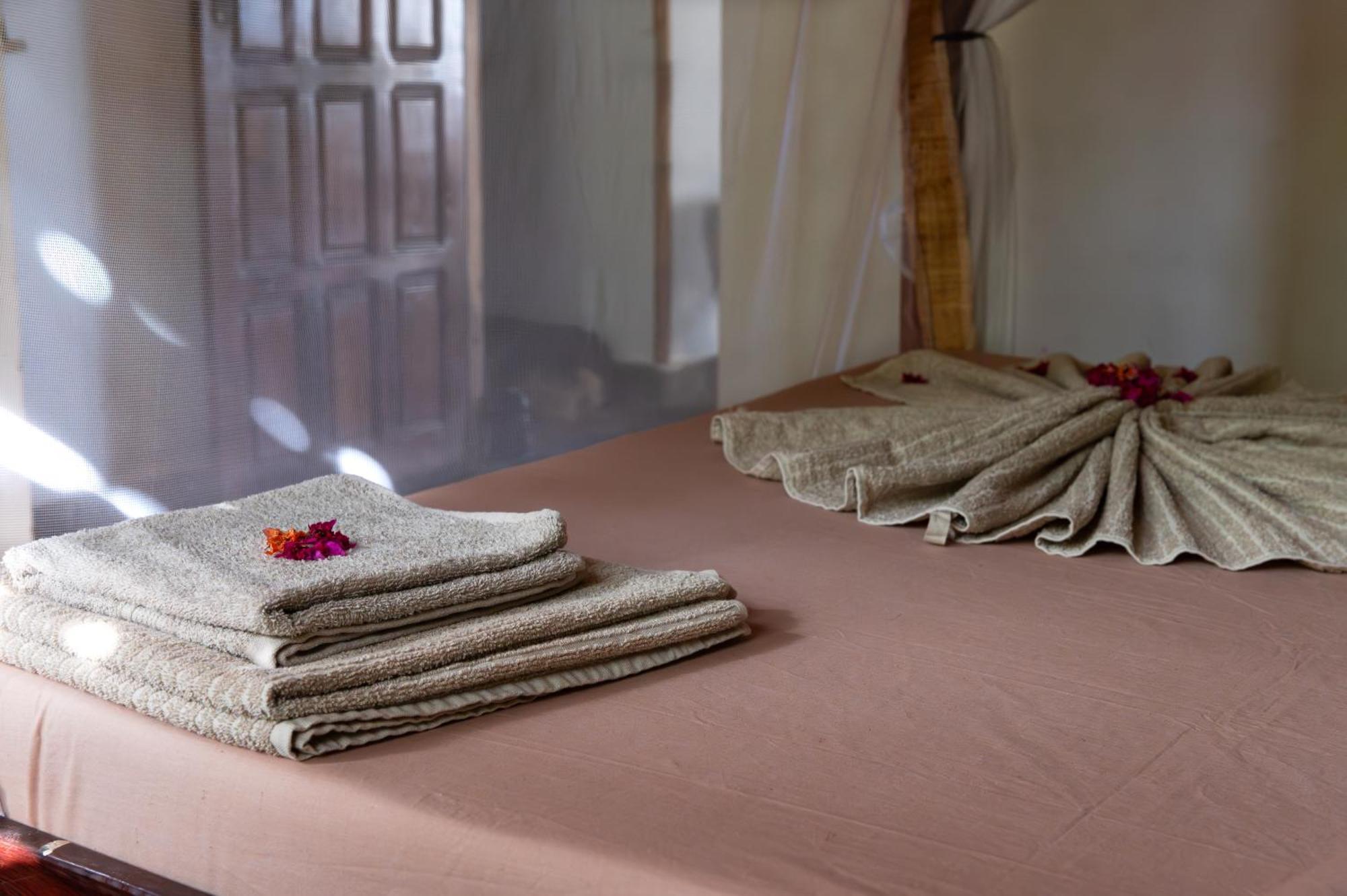 Shambala Madagascar: Beachfront Lodge And Adventures Ambolobozo Bagian luar foto