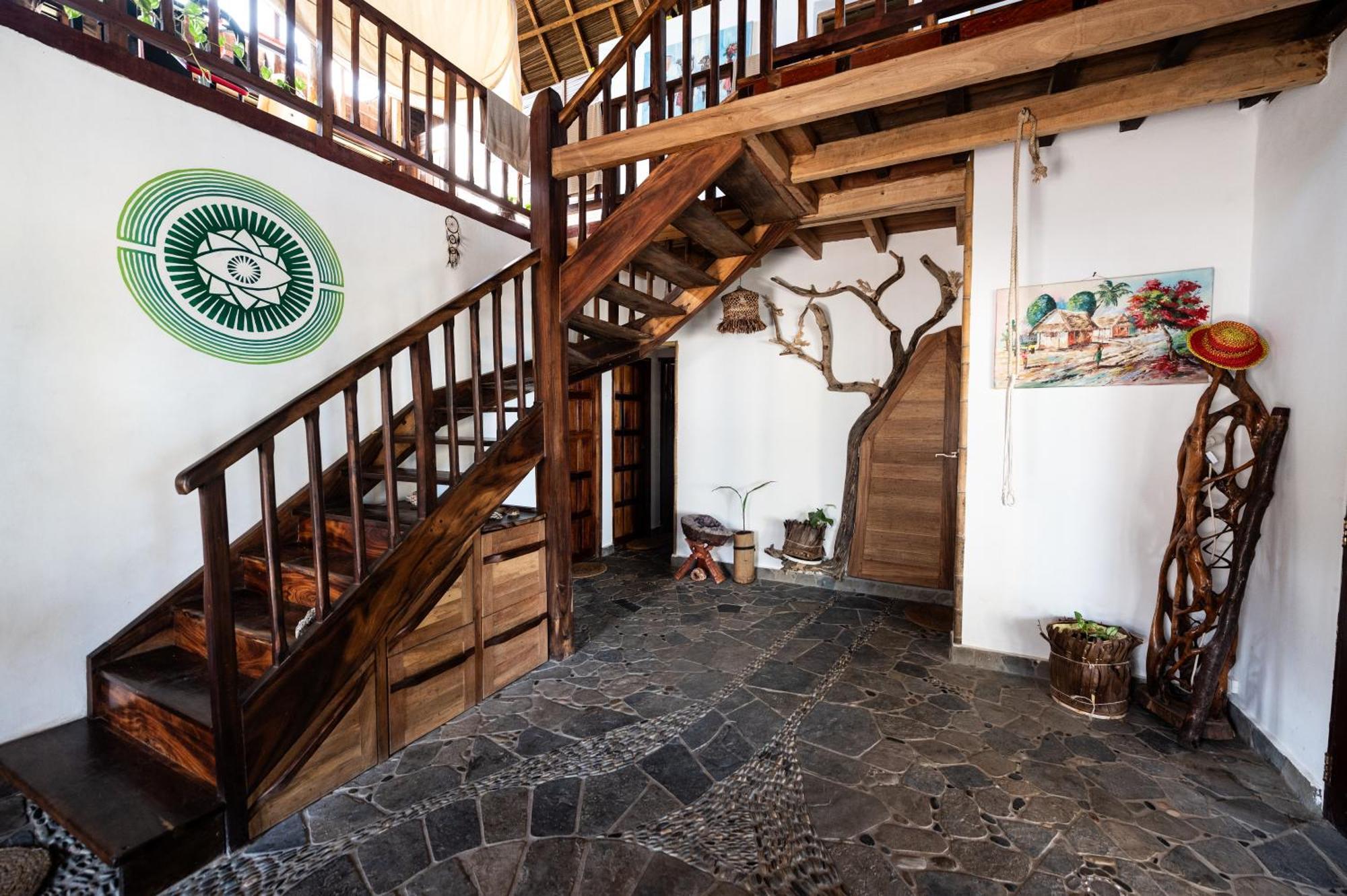 Shambala Madagascar: Beachfront Lodge And Adventures Ambolobozo Bagian luar foto