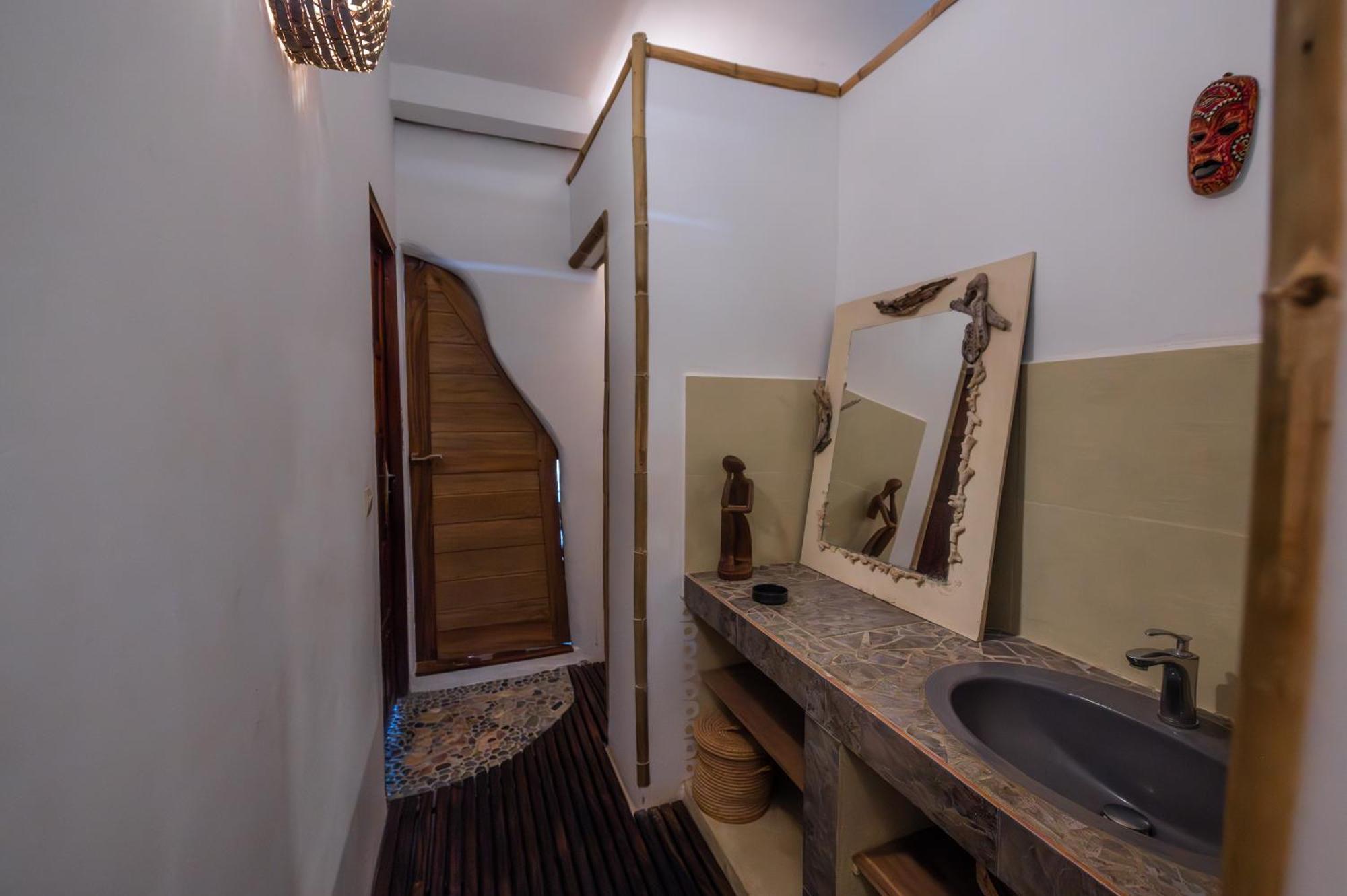Shambala Madagascar: Beachfront Lodge And Adventures Ambolobozo Bagian luar foto