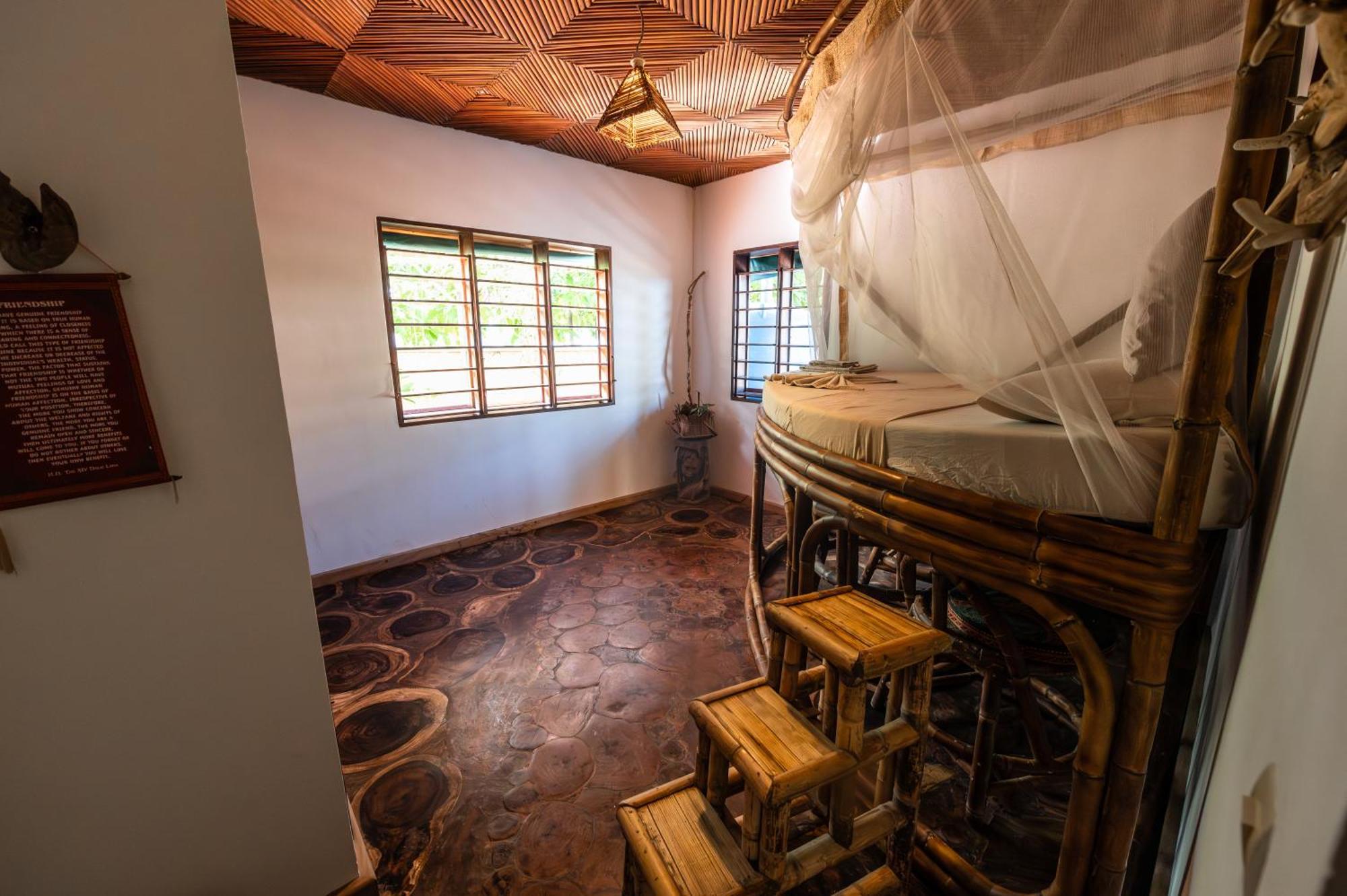Shambala Madagascar: Beachfront Lodge And Adventures Ambolobozo Bagian luar foto