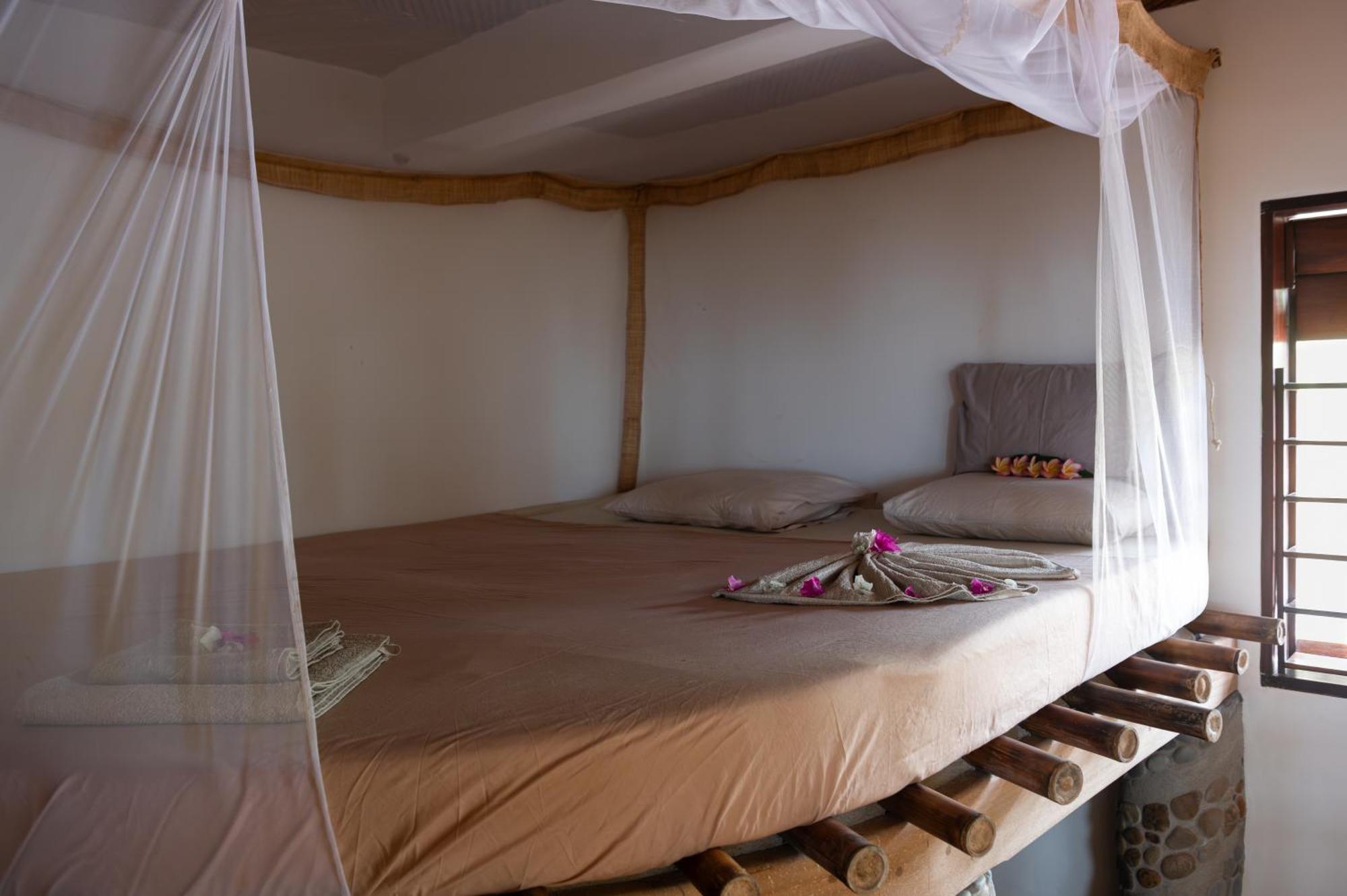 Shambala Madagascar: Beachfront Lodge And Adventures Ambolobozo Bagian luar foto