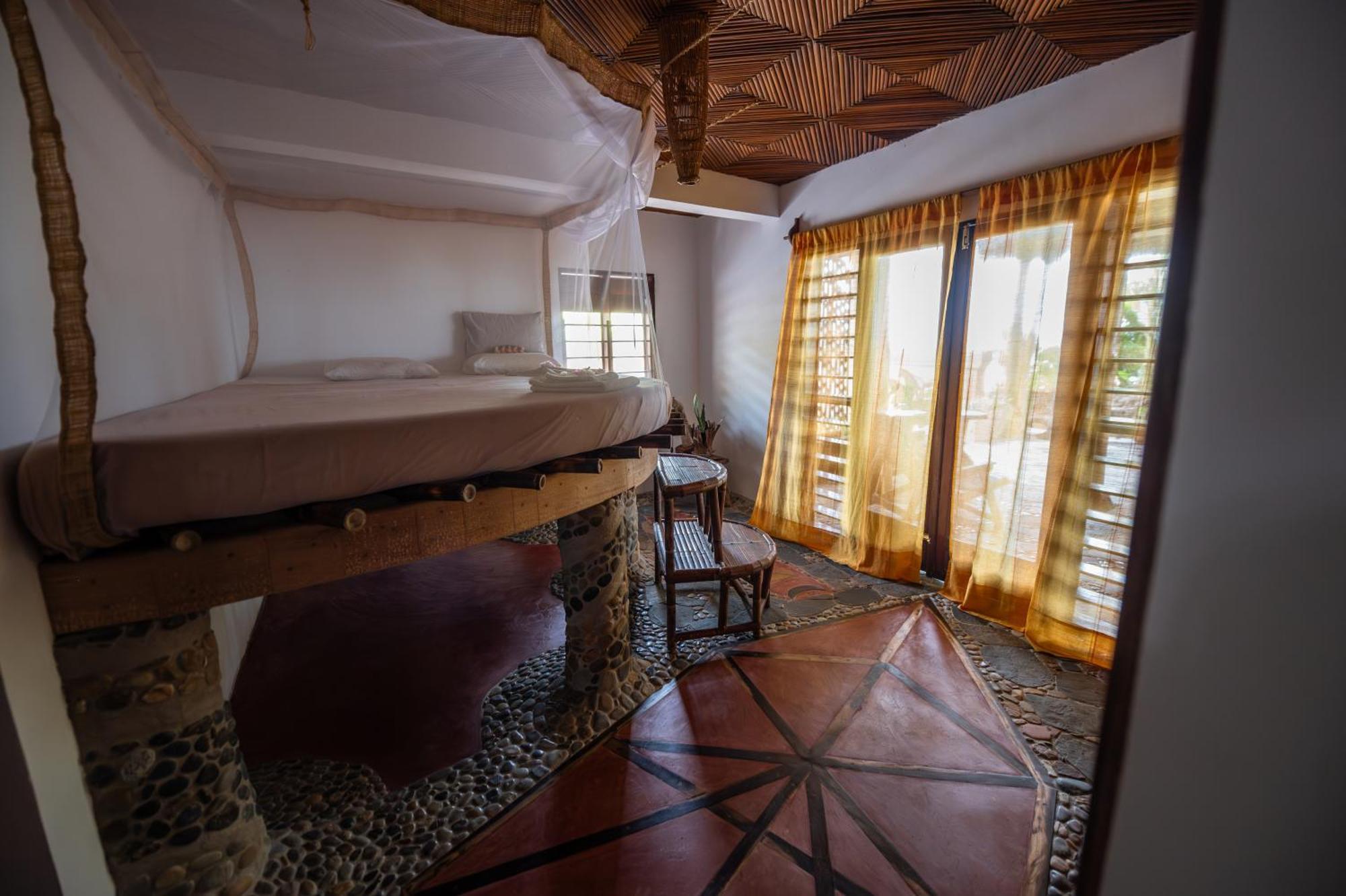 Shambala Madagascar: Beachfront Lodge And Adventures Ambolobozo Bagian luar foto