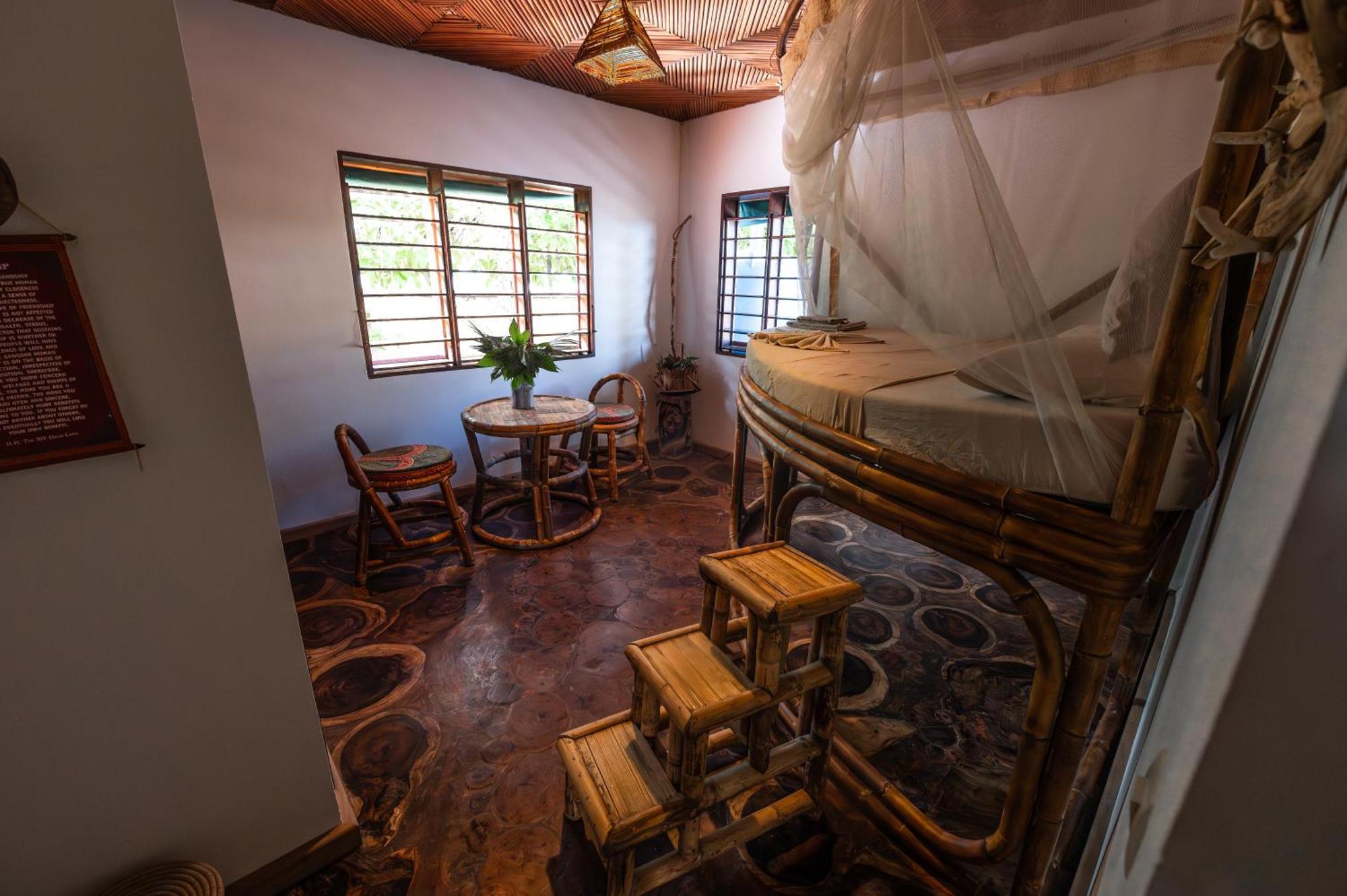 Shambala Madagascar: Beachfront Lodge And Adventures Ambolobozo Bagian luar foto