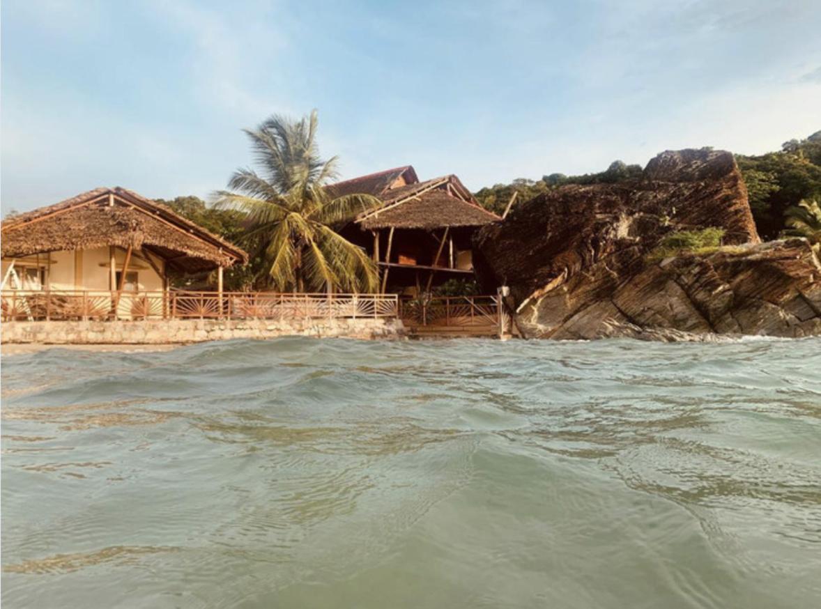 Shambala Madagascar: Beachfront Lodge And Adventures Ambolobozo Bagian luar foto